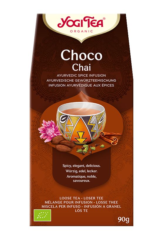 Verpackung von Yogi Tea Choco Chai. Braune Verpackung mit Logo, Produktname und Illustration einer Tasse Tee mit Gewürzen.