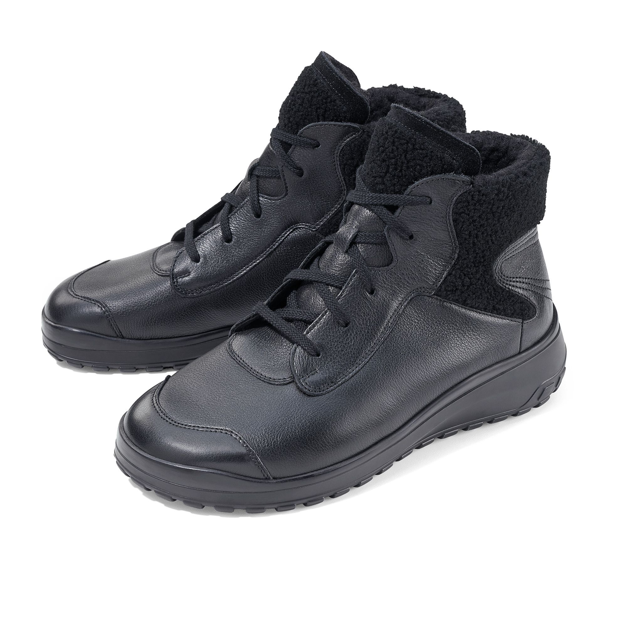 Schwarze Damen-Stiefeletten aus Leder mit breiter Passform und Lammfellfutter.