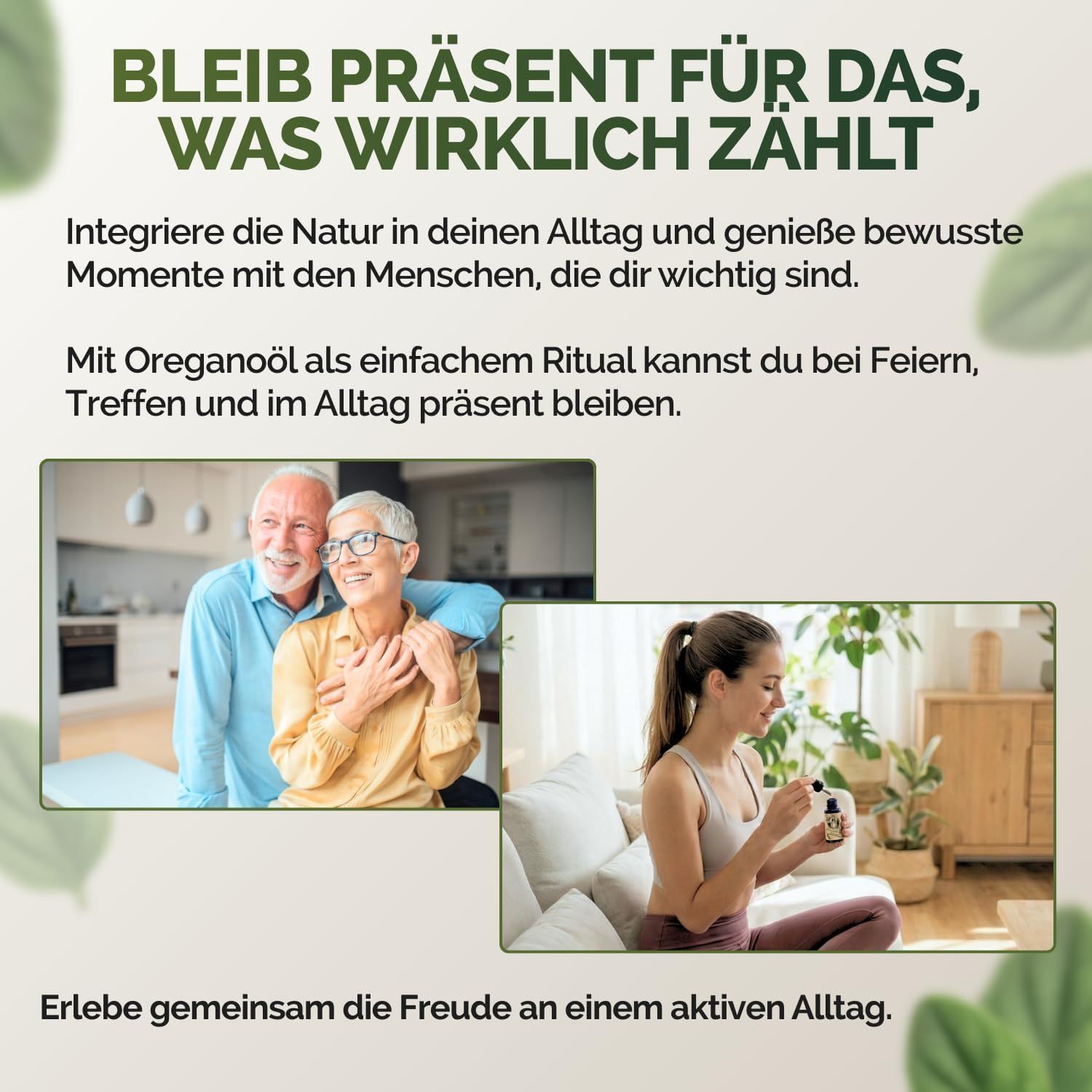 Älteres Paar umarmt sich lächelnd in einer Küche.