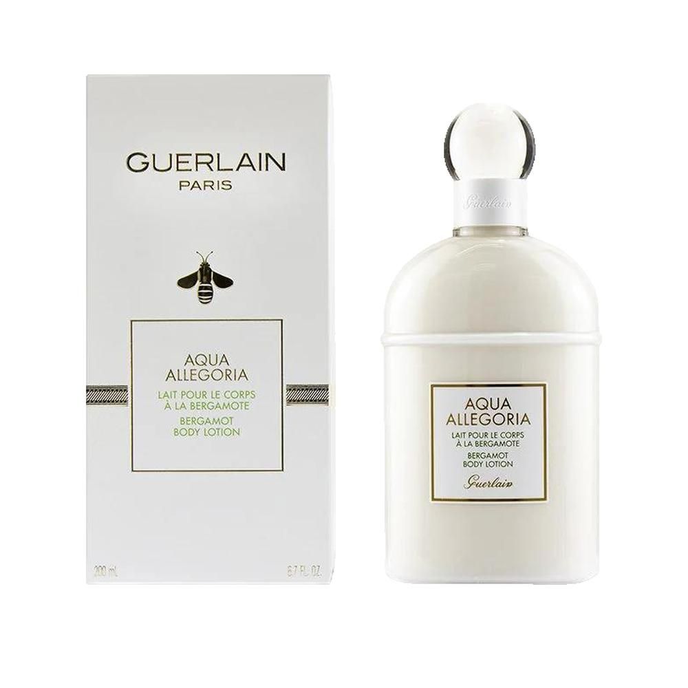 Weiße Flasche und Verpackung. Aufschrift: Guerlain, Aqua Allegoria, Bergamont Body Lotion. Mit Biene-Logo. Flasche mit Kappe.