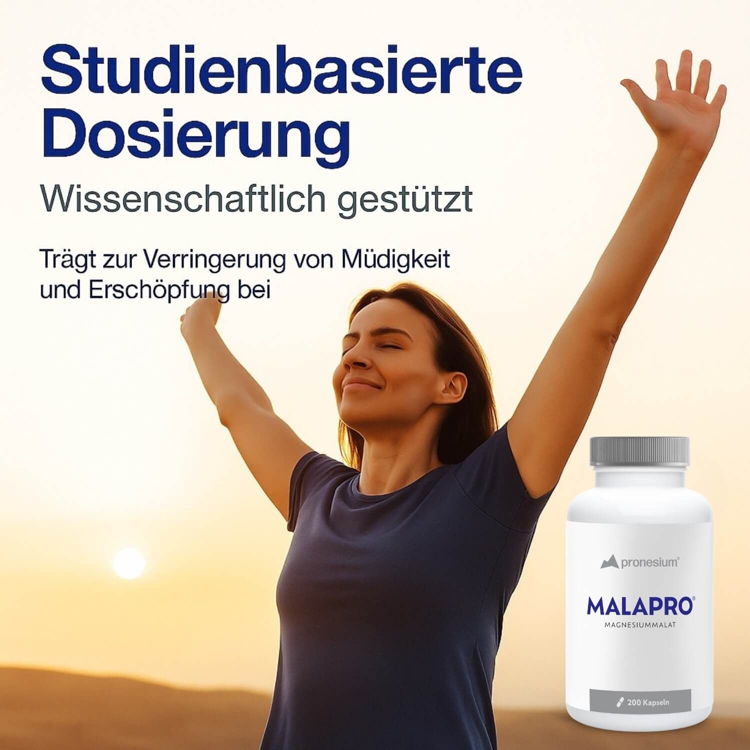 Frau mit erhobenen Armen vor Sonnenuntergang. Flasche MALAPRO. Text: Studienbasierte Dosierung, wissenschaftlich gestützt.