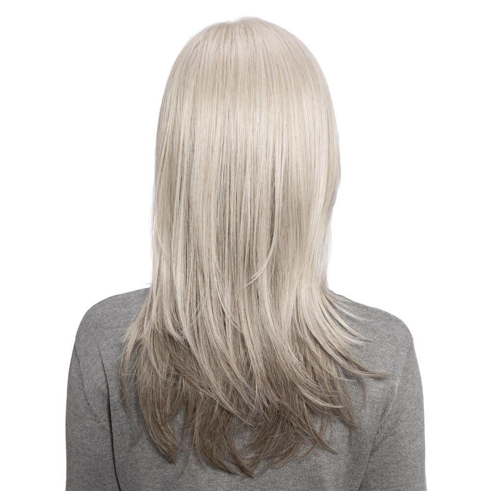 Perücke mit langem, gestuftem Schnitt. Graue Haarfarbe mit dunkleren Spitzen. Rückansicht.