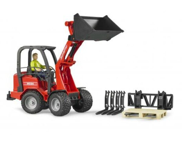 Caricatore gommato BRUDER rosso con benna sollevata. Include accessori: forche, pallet e una figura. Benna nera.