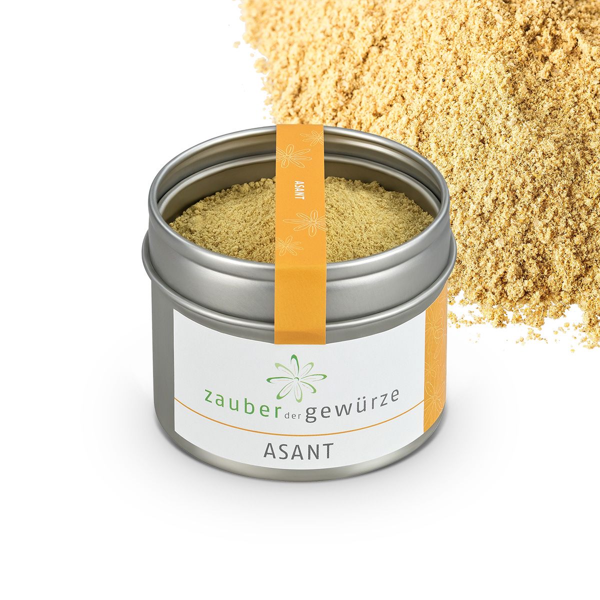 Geöffnete Dose mit gelbem Pulver. Etikett "Zauber der Gewürze" und "Asant". Orangefarbener Streifen mit "Asant". Gelbes Pulver daneben.