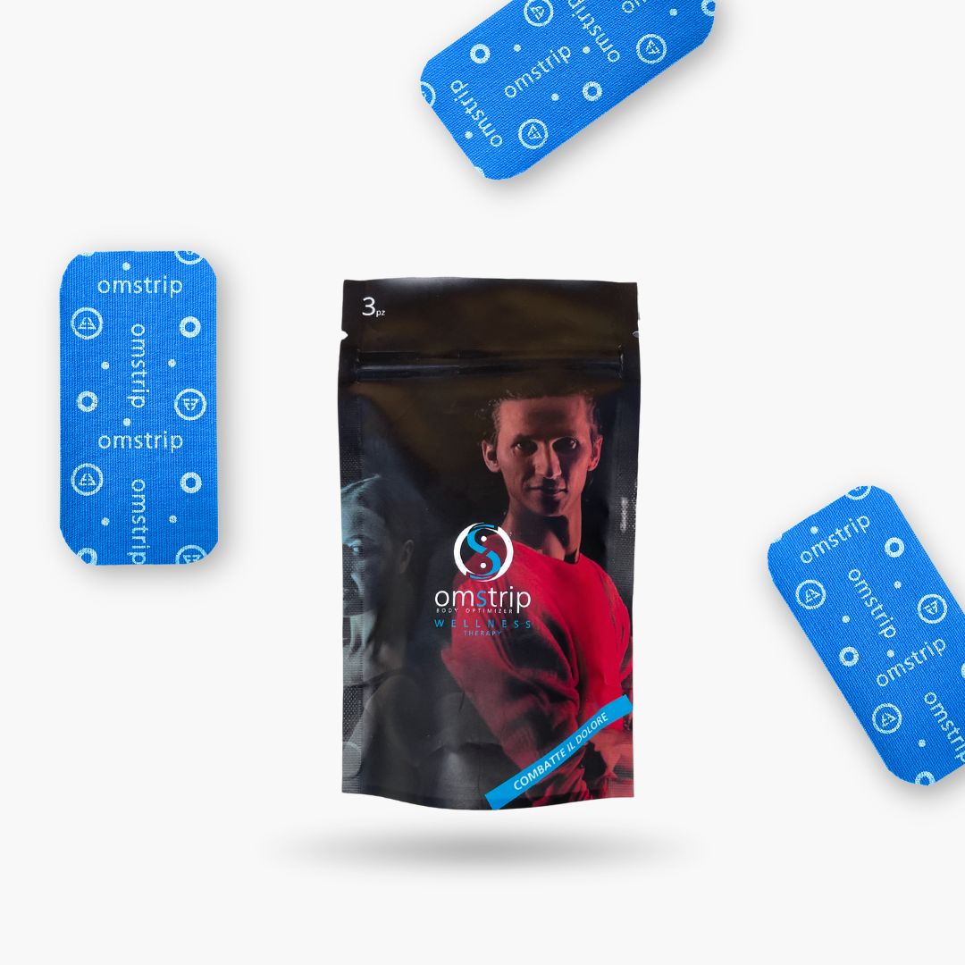 Drei blaue Pflaster mit Text: omstrip. Schwarze Verpackung mit Text: Omstrip Wellness Therapy. Mann.