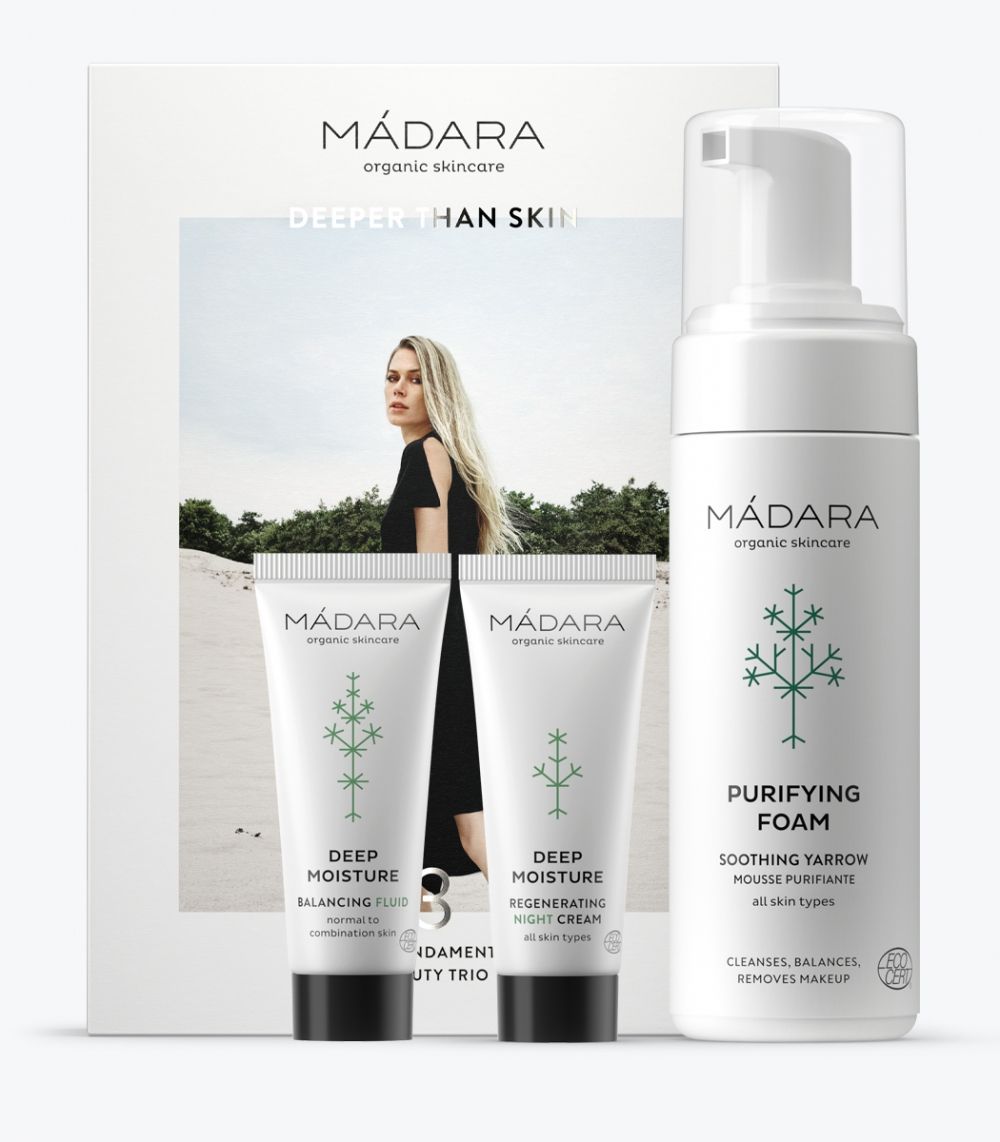 Geschenkset mit drei Hautpflegeprodukten. Enthält Reinigungs-Schaum, zwei Tuben mit Creme. Marke: MÁDARA.