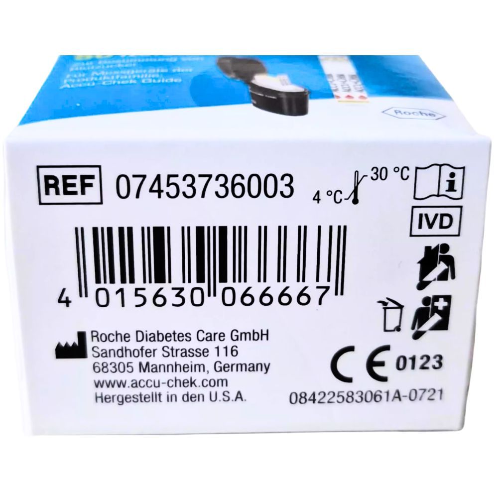 Rückseite der Accu-Chek Guide Packung. Barcode, Chargennummer, Herstellerinformationen und CE-Kennzeichnung.