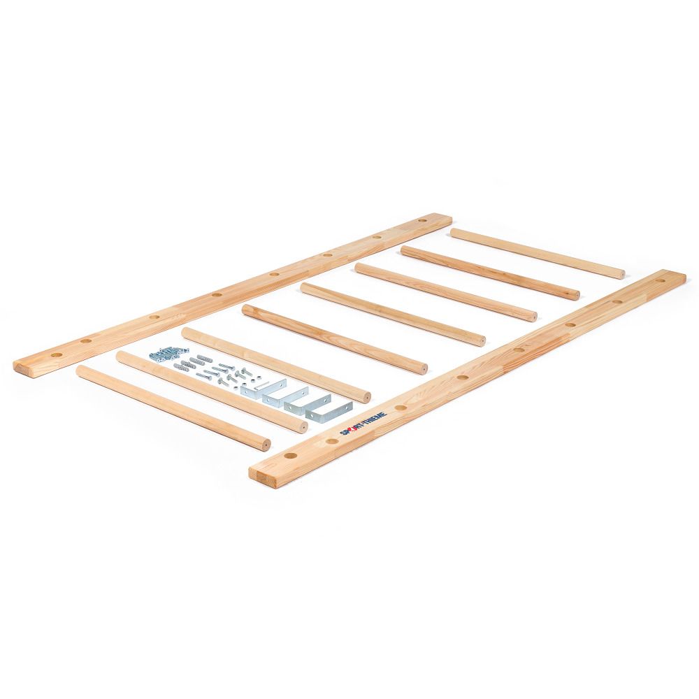 Teile einer Sprossenwand: Holzrahmen, Sprossen, Schrauben und Metallwinkel.