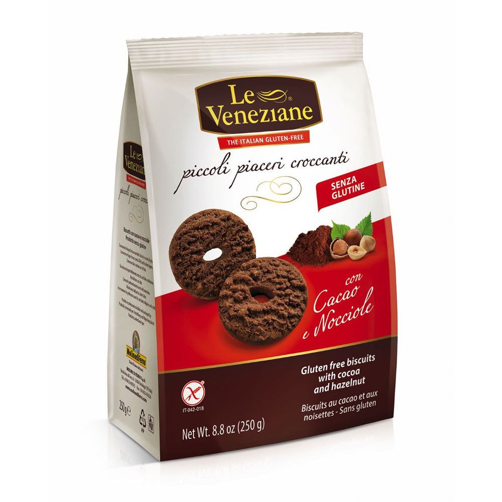 Verpackung mit glutenfreien Keksen mit Kakao und Haselnuss. Aufschrift: Le Veneziane, Cacao e Nocciole.