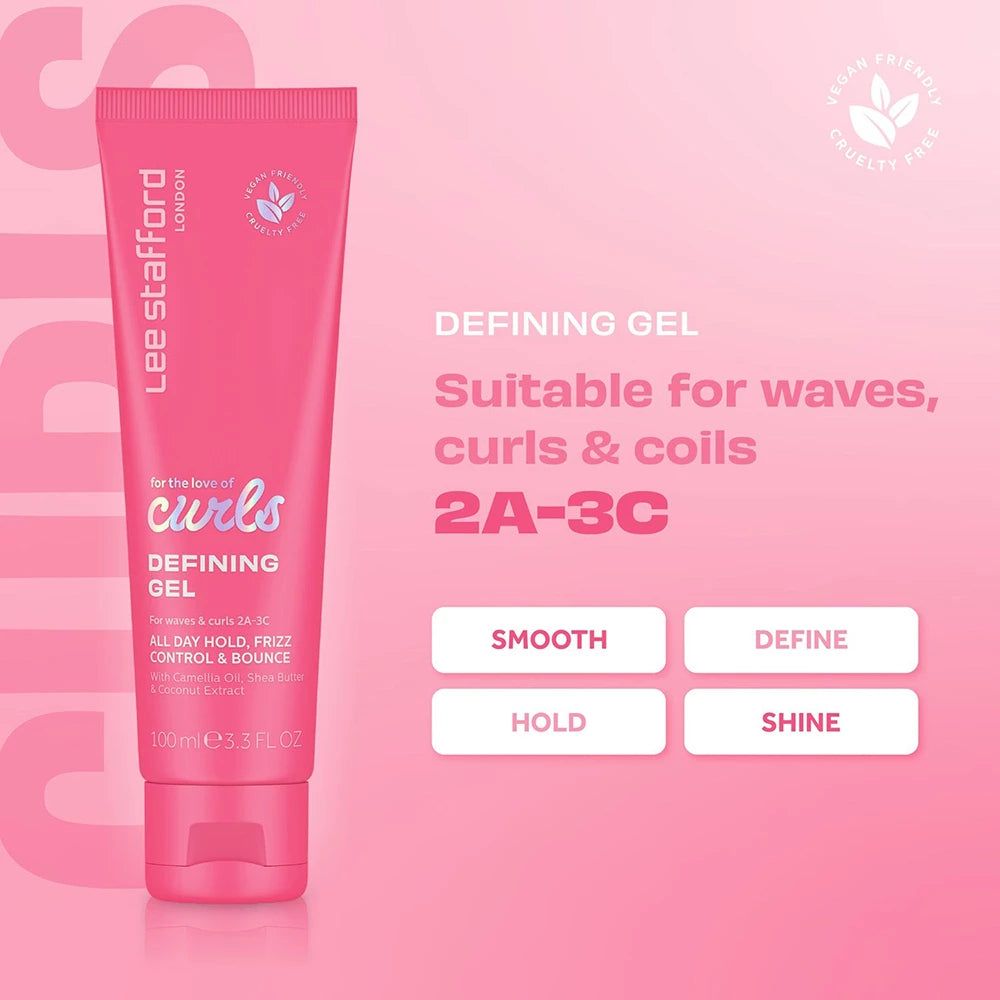 Eine rosafarbene Tube LEE STAFFORD For The Love Of Curls Defining Gel mit Textangaben zu Wellen, Locken und Coils.