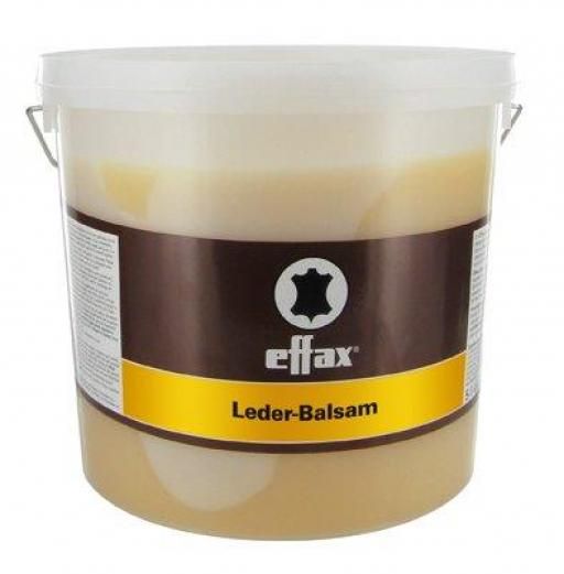 Eimer mit Leder-Balsam. Weißer Deckel, braunes Etikett mit Logo und Schriftzug. Gelbliche Creme sichtbar.