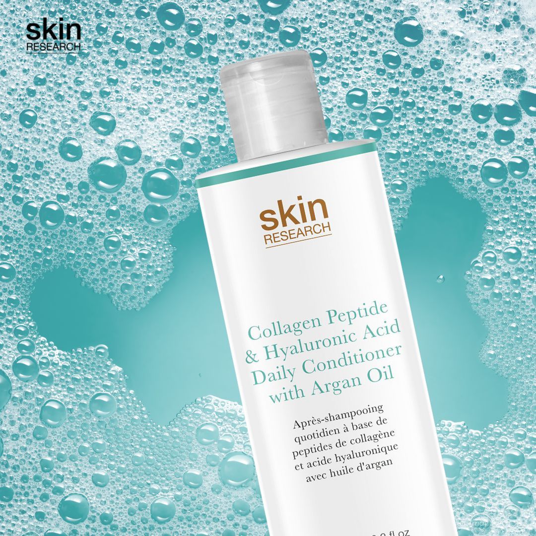 Produktflasche vor einem Hintergrund mit Seifenblasen. Aufschrift: Skin Research, Collagen Peptide & Hyaluronic Acid Daily Conditioner with Argan Oil.