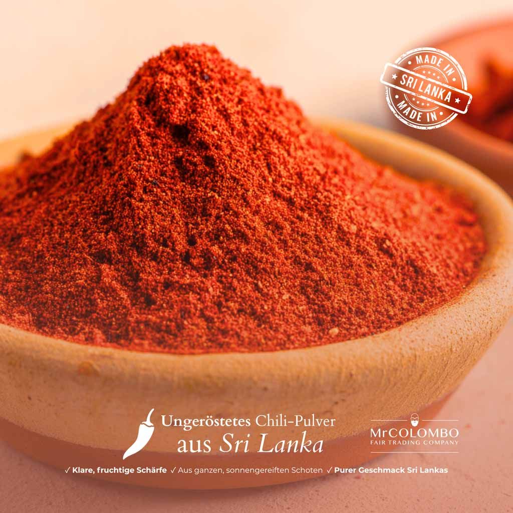 Schüssel mit ungeröstetem Chili-Pulver aus Sri Lanka. Aufschrift: Ungeröstetes Chili-Pulver aus Sri Lanka. Siegel: Made in Sri Lanka.