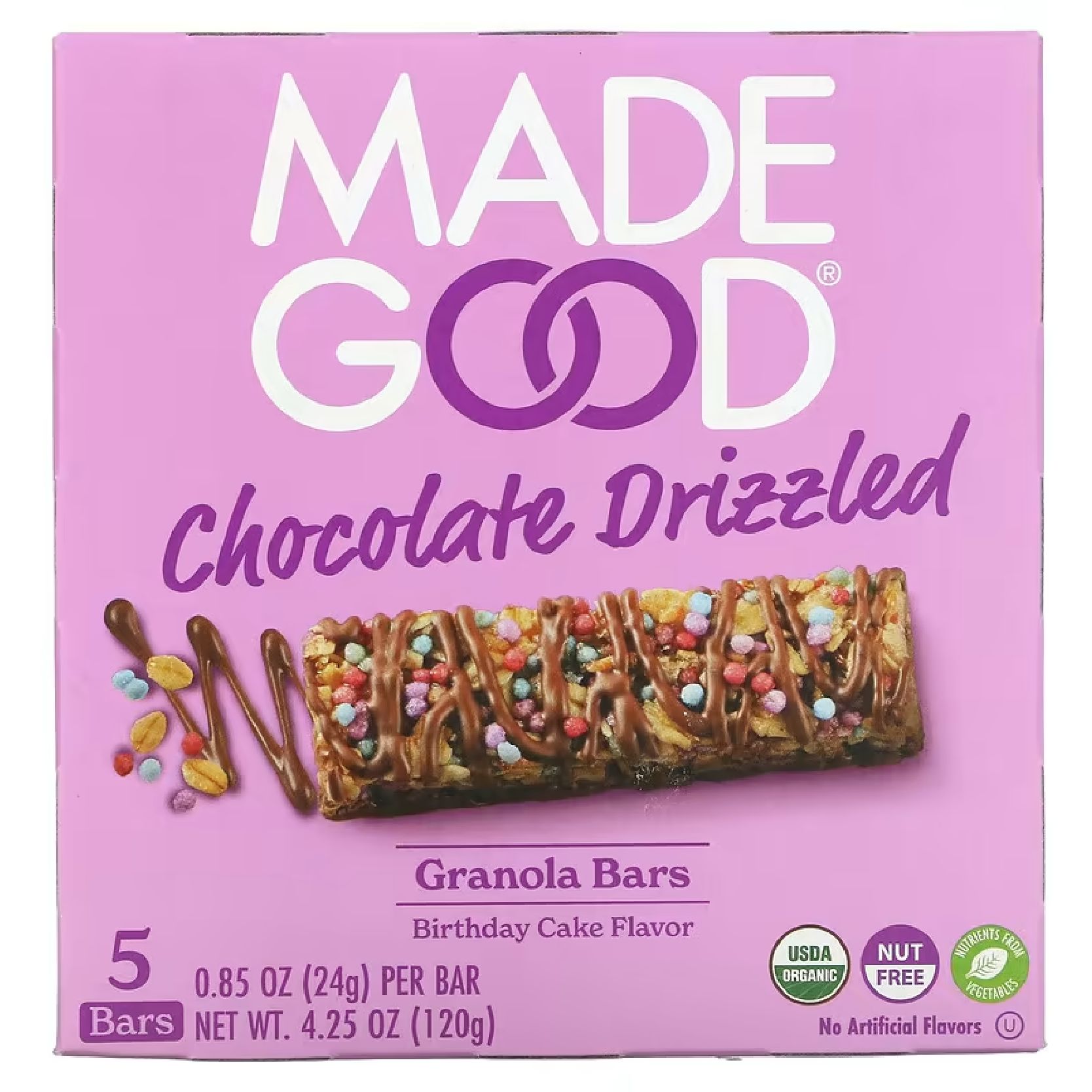 Eine Packung Made Good Granola Bars, Schokoladen-Drizzle-Geschmack. Die Verpackung zeigt eine Granola-Bar mit Schokoladenüberzug und bunten Streuseln. Auf der Verpackung stehen die Worte "Made Good", "Chocolate Drizzled" und "Granola Bars". Es gibt auch Informationen über die Anzahl der Riegel, das Gewicht und Zertifizierungen.