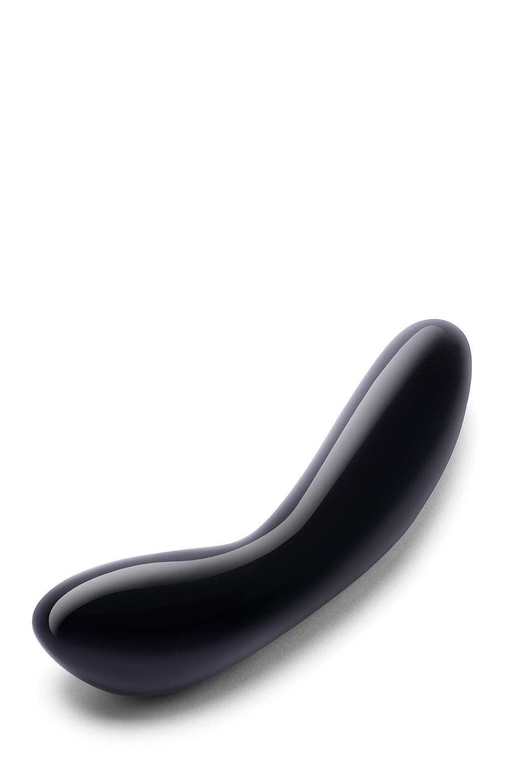 Schwarzes, gebogenes Wellness-Produkt aus glänzendem Material. Ergonomische Form mit abgerundeten Enden.