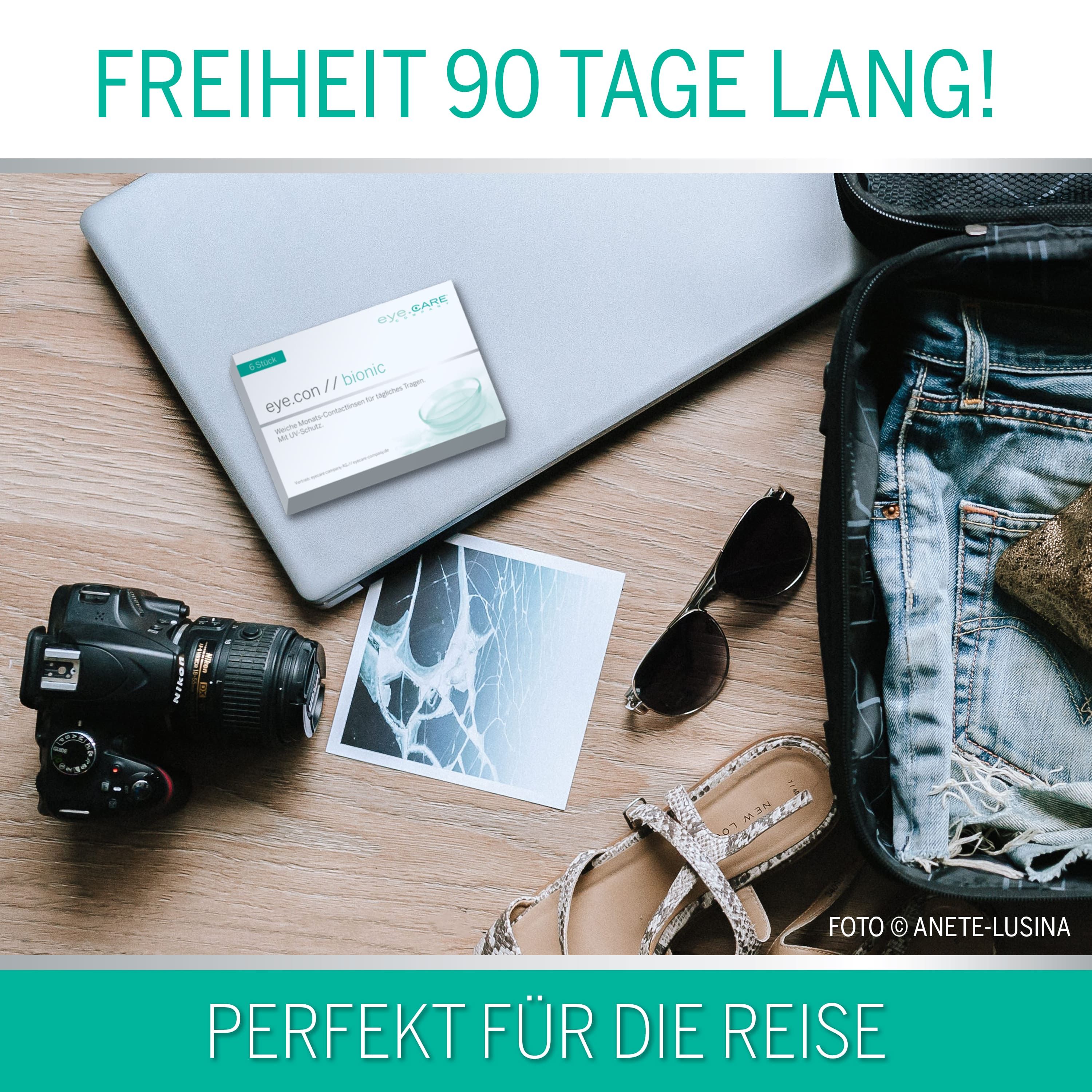 Packung eye.con // bionic Monatslinsen neben Reiseutensilien.