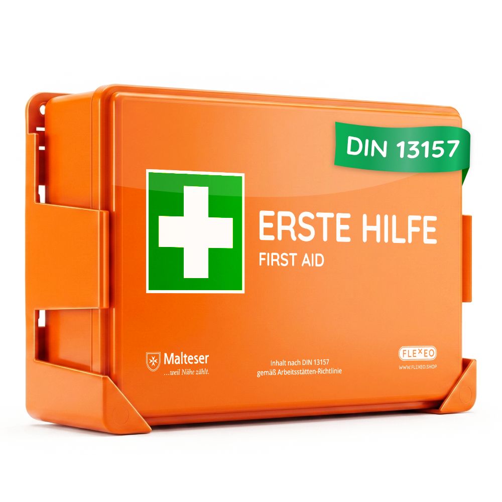 Orange Erste Hilfe Kasten mit grünem Kreuz, Text "ERSTE HILFE", DIN 13157 Zertifizierung.  "FLEXEO" Logo.