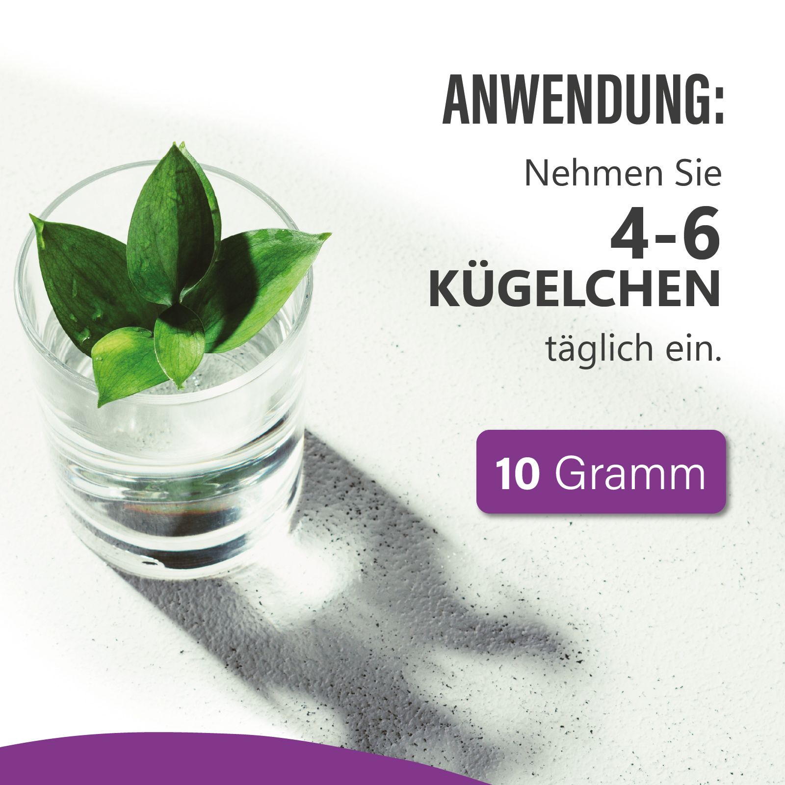 Glas mit Wasser und grünen Blättern. Text: "4-6 Kügelchen täglich einnehmen" und "10 Gramm".