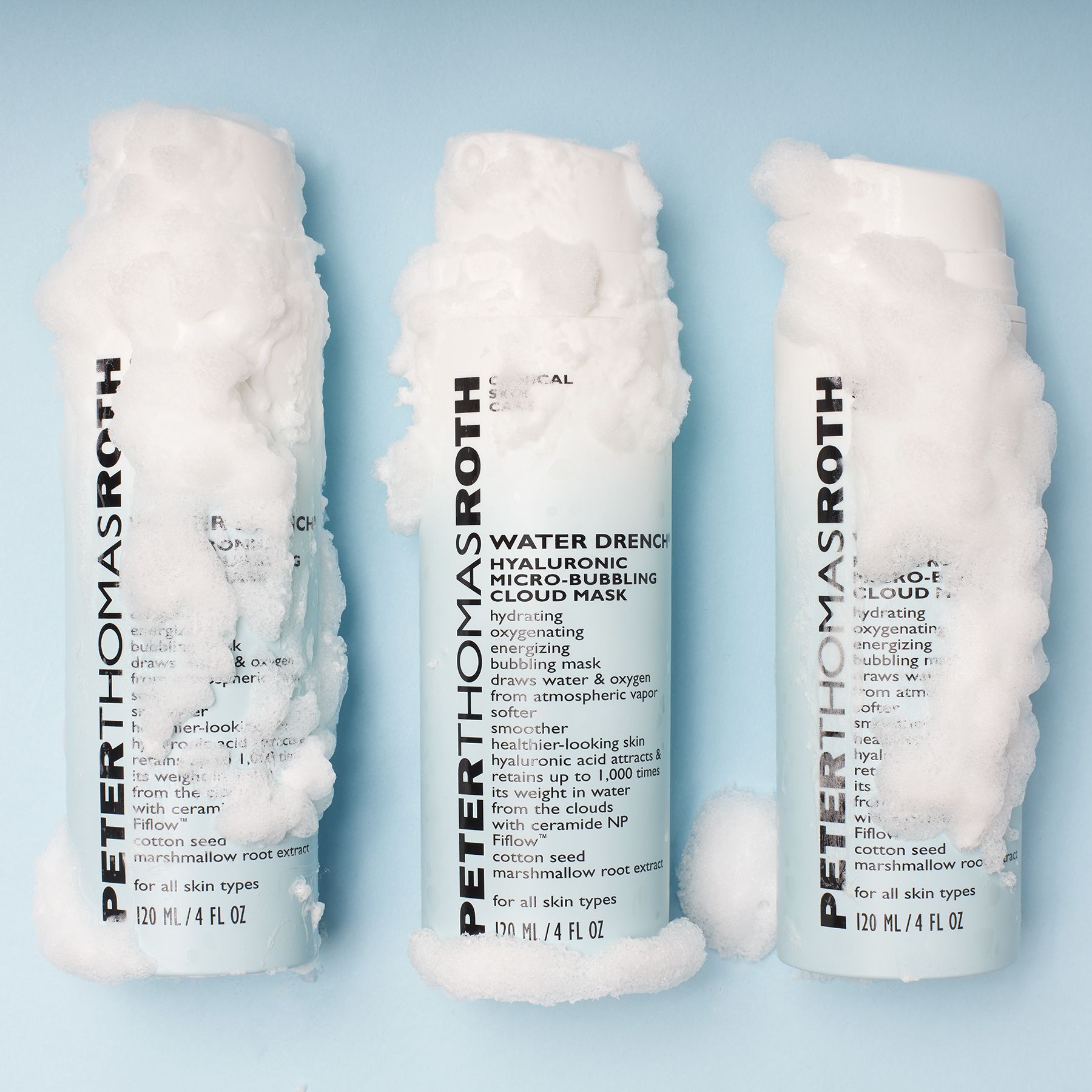 Drei Flaschen mit weißem Schaum bedeckt. Aufschrift: Peter Thomas Roth Water Drench Micro-Bubbling Cloud Mask. 120 ml/4 FL OZ.