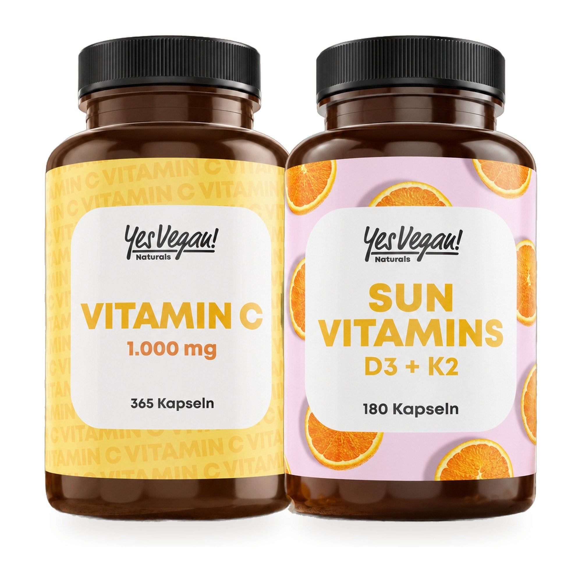 Zwei Flaschen Nahrungsergänzungsmittel: Vitamin C (1000 mg, 365 Kapseln) und Sun Vitamins D3+K2 (180 Kapseln).