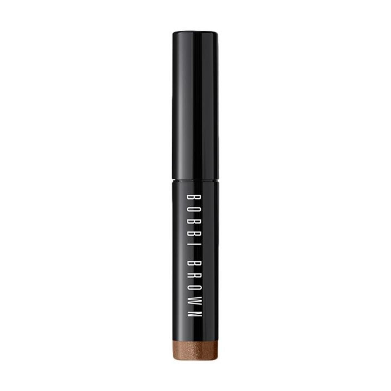 Brauner Bobbi Brown Long-Wear Cream Shadow Stick. Schwarze Hülse mit Produktnamen. Spitze des Stifts sichtbar.