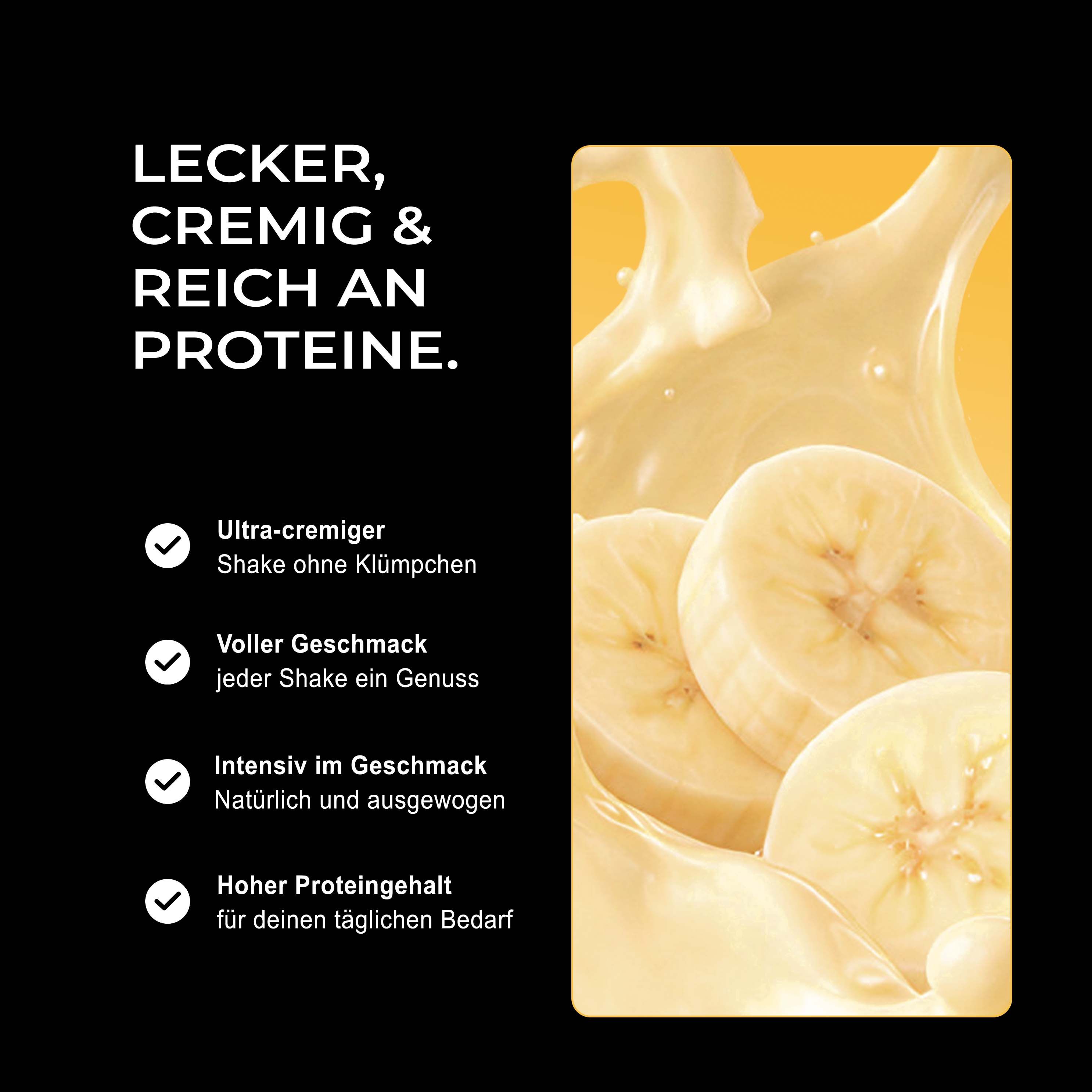 Nahaufnahme eines cremigen Bananen-Protein-Shakes mit Spritzern und Bananenscheiben.