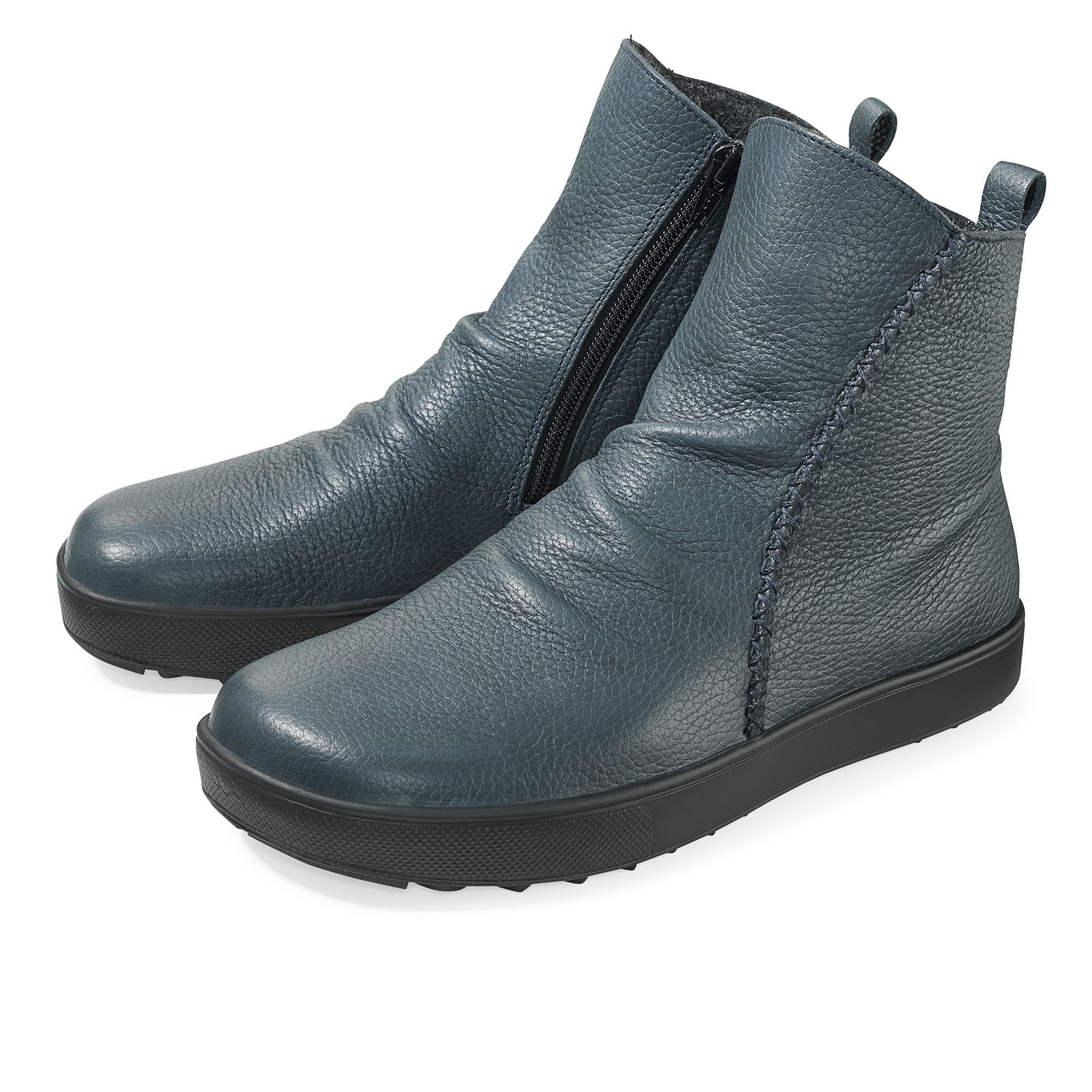 Blaue Stiefeletten mit Reißverschluss. Lederoptik, flache Sohle. Seitliche Ziernaht. Zwei Schuhe nebeneinander.