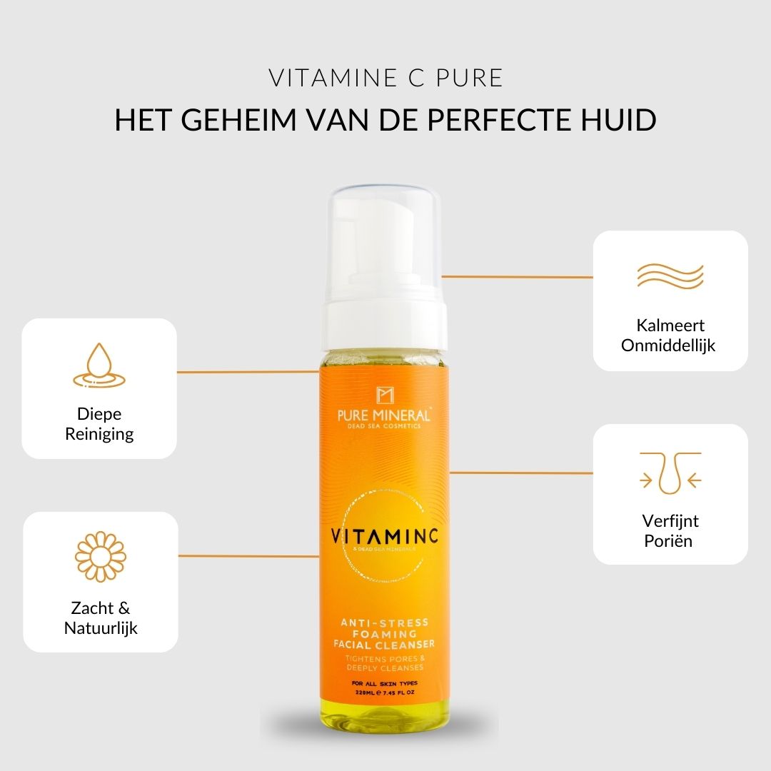 Fles met tekst en iconen. Tekst: Reinigt diep, kalmeert direct, verfijnt poriën, zacht & natuurlijk.