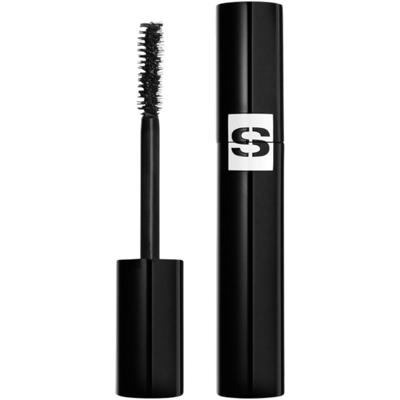 Schwarze Mascara-Tube mit Bürste. Auf der Tube ist das Sisley-Logo zu sehen. Der Deckel ist abgenommen.