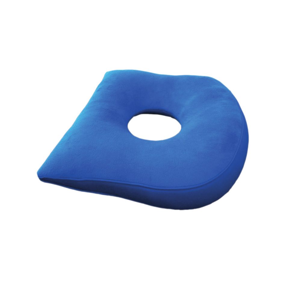 Blaues Keilkissen mit Loch in der Mitte. Die Form ist ergonomisch und abgerundet.