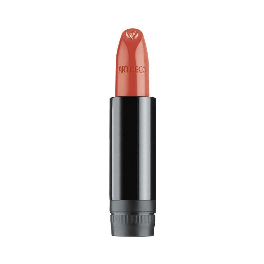 Lippenstift-Refill. Orangefarbener Lippenstift mit schwarzem Gehäuse. Der Schriftzug ARTDECO ist sichtbar.