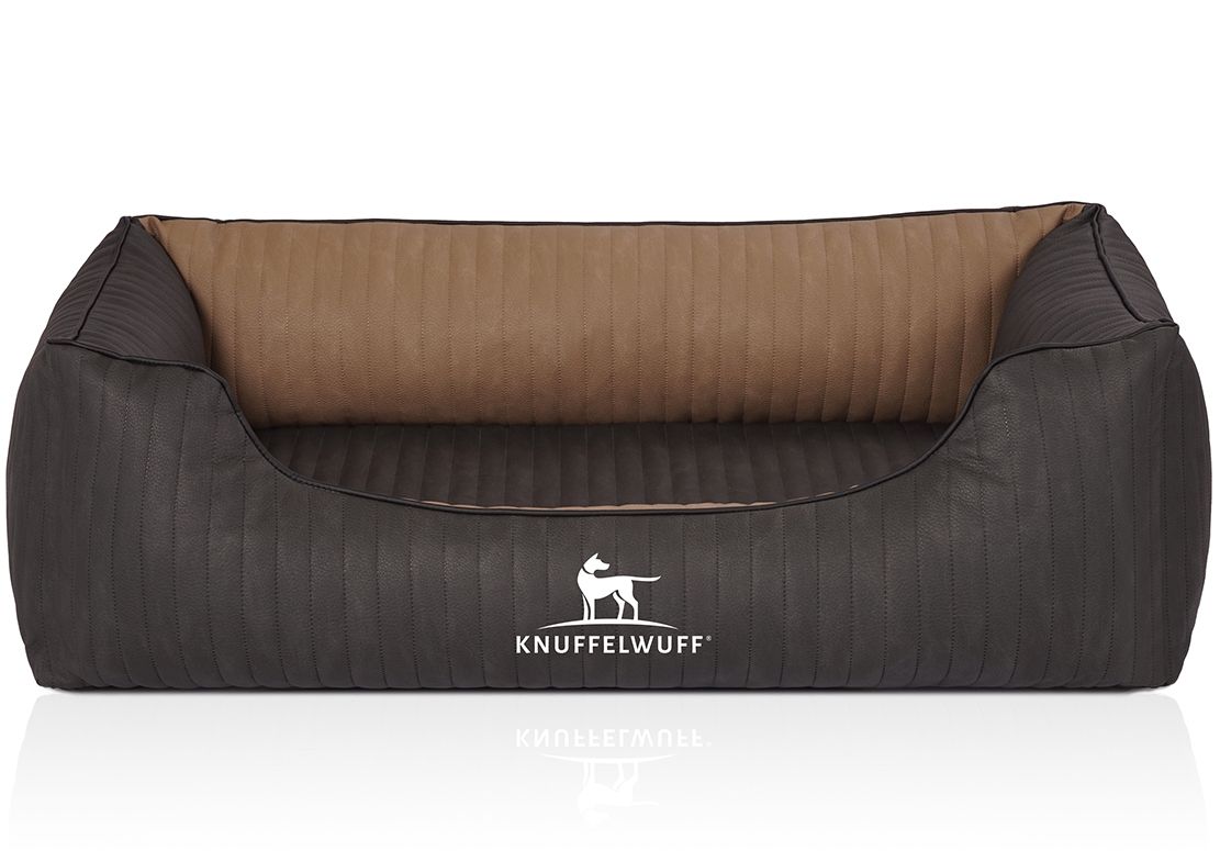 Orthopädisches Hundebett Outback, dunkelgrau-braun. Mit Logo. Rechteckige Form mit erhöhten Seiten. Gesteppte Oberfläche.