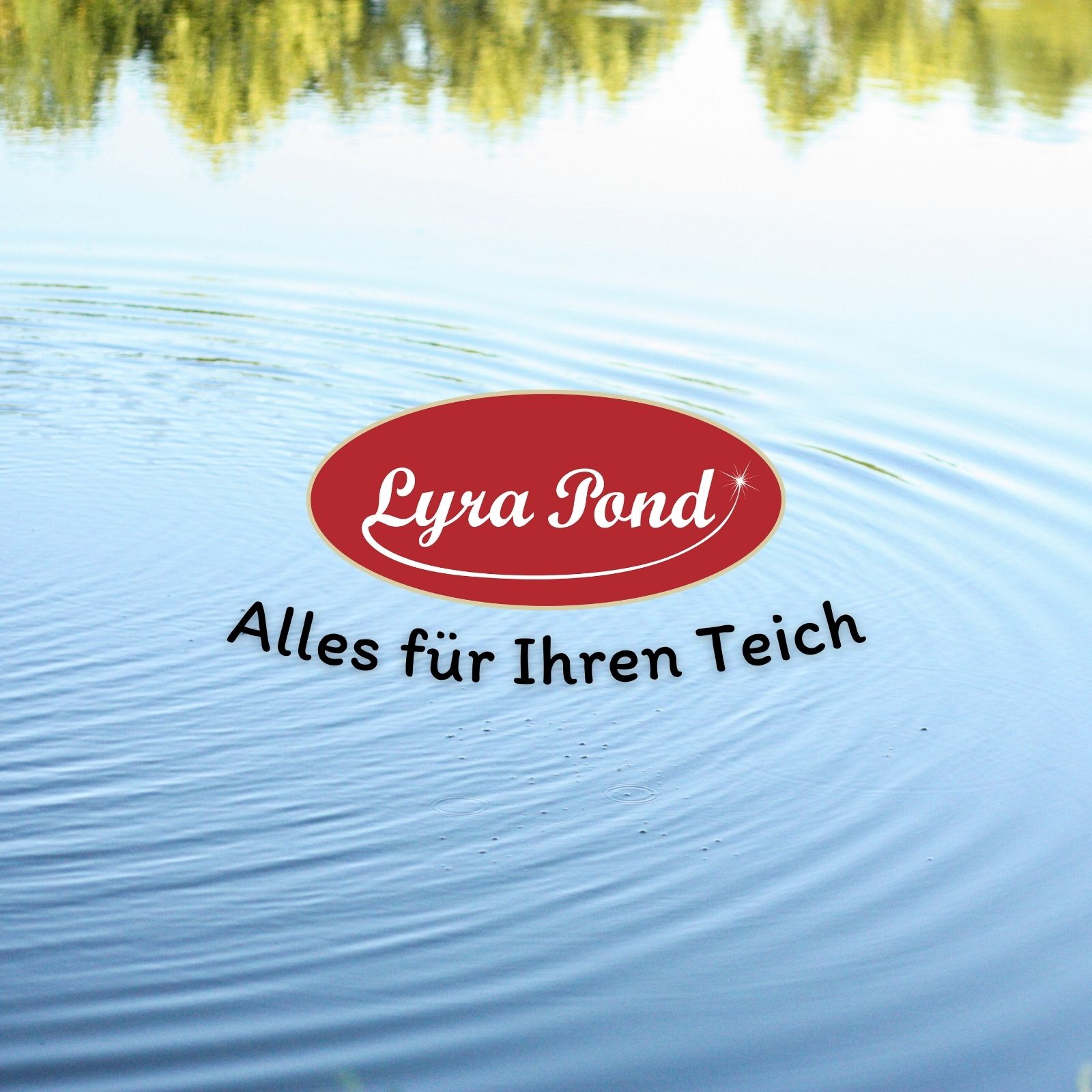 Logo Lyra Pond auf einer ruhigen Wasseroberfläche. Text: Alles für Ihren Teich.