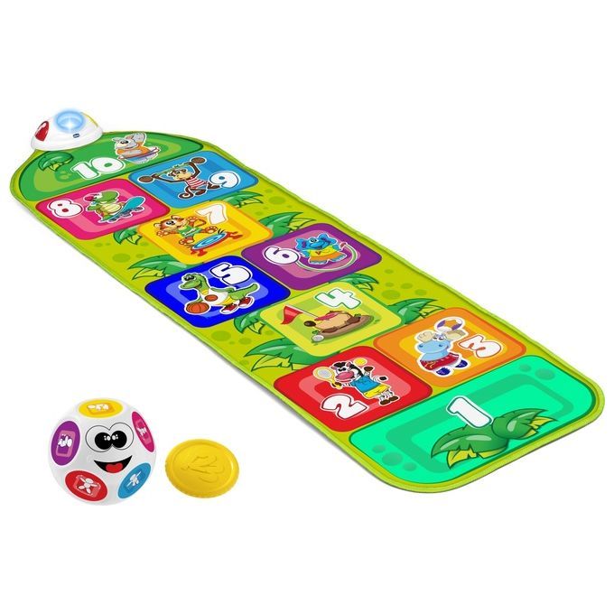 Il Chicco Toy Tappeto Campana è un tappeto gioco con quadrati colorati che mostrano numeri e animali. Accanto, una palla con un volto e una moneta gialla. Il tappeto ha una base verde con motivi giungla e una parte superiore luminosa.