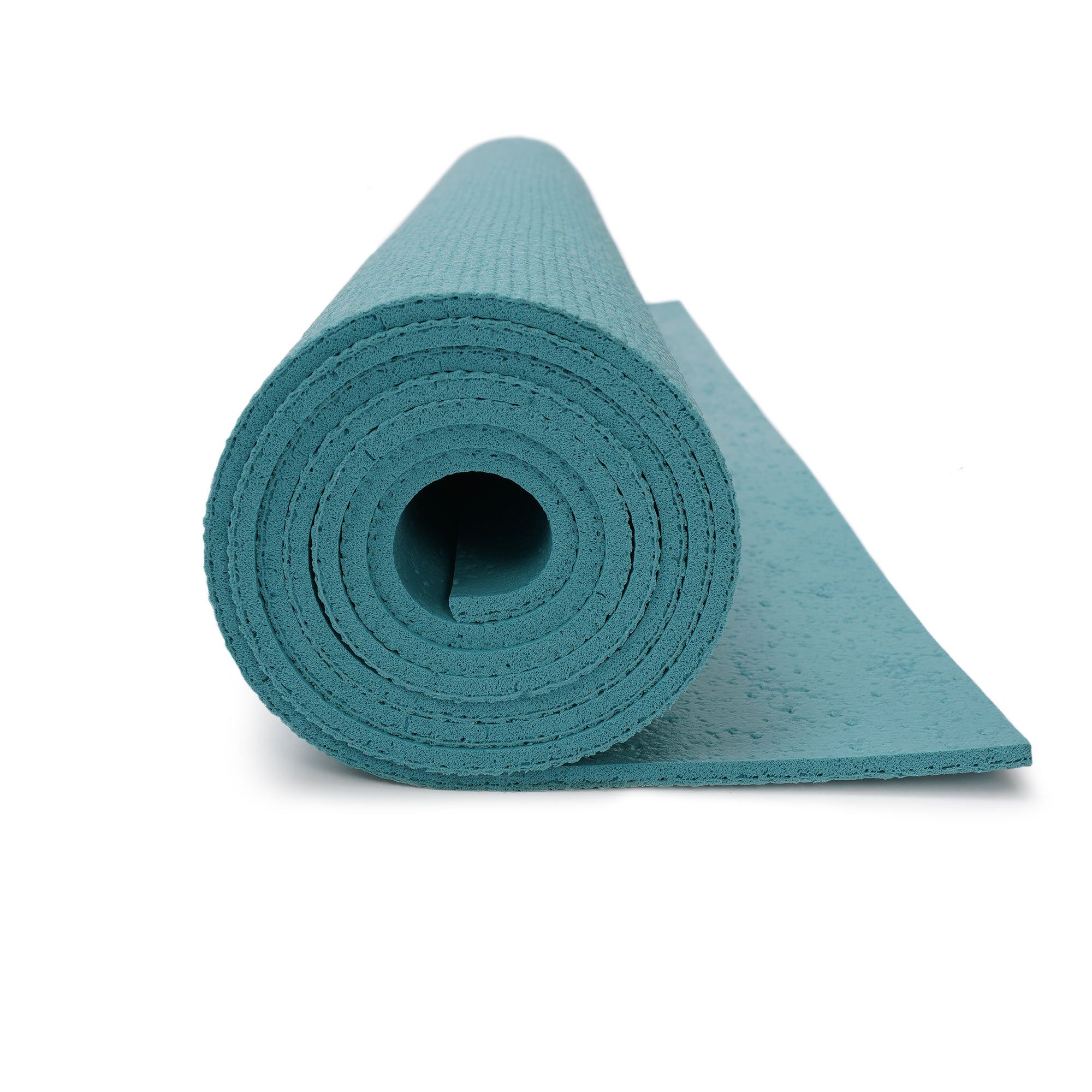 Gerollte aqua Yogamatte mit strukturierter Oberfläche.