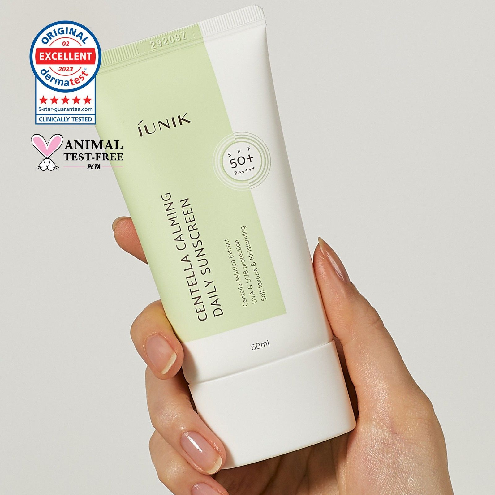 iUNIK Centella Calming Daily Sunscreen, 60ml Tube, SPF 50+, mit Dermatest Siegel.