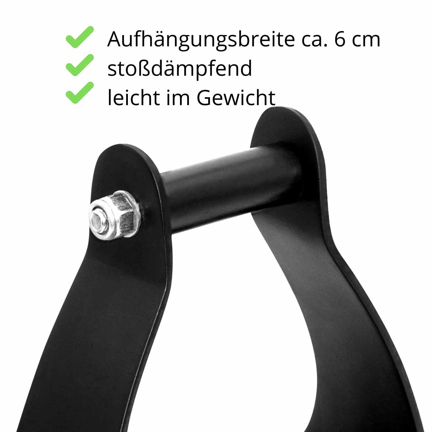 Nahaufnahme eines schwarzen Steigbügels. Text: Aufhängungsbreite ca. 6 cm, stoßdämpfend, leicht im Gewicht.
