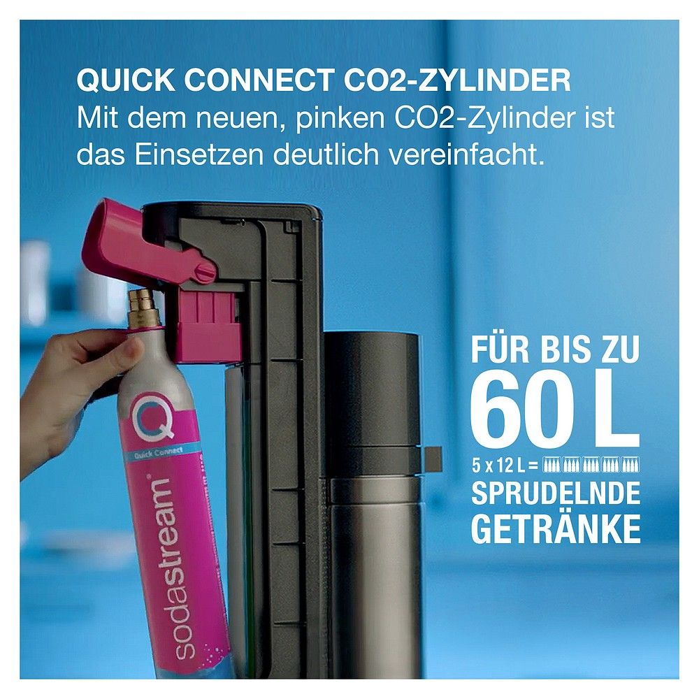 Ein pinker SodaStream Quick Connect CO2-Zylinder wird in einen Wasseraufbereiter eingesetzt.