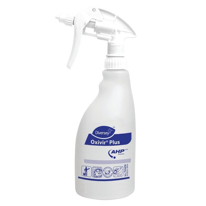 Weiße Sprühflasche mit blauem Etikett. Aufschrift: Oxivir Plus, AHP. Marke: Diversey. Mit Sprühkopf.