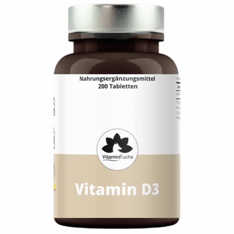 Braune Flasche mit Vitamin D3 von Vitamin Fuchs. Weißes Etikett mit Produktinformationen und Logo.
