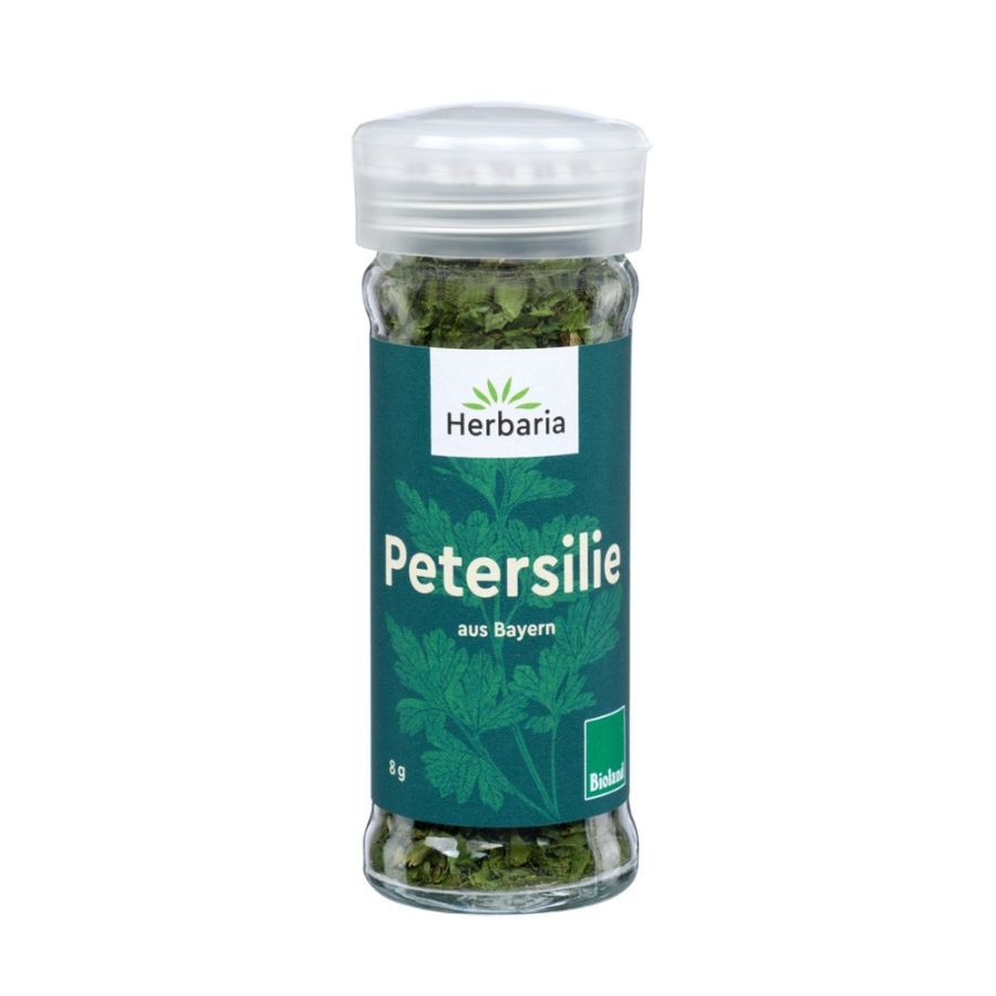 Glasflasche mit Petersilie. Aufschrift: Herbaria Petersilie aus Bayern. Bio-Siegel.