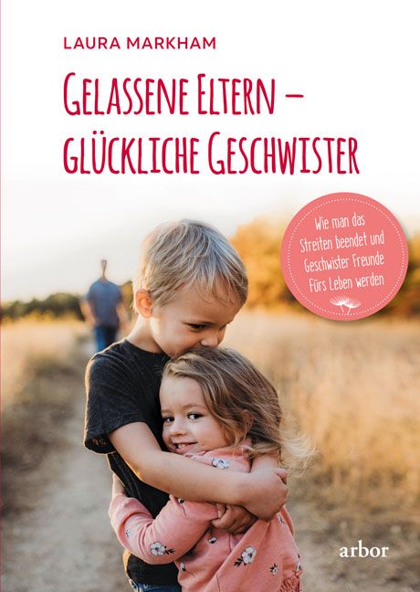 Buchcover mit Titel: Gelassene Eltern – glückliche Geschwister. Zwei Kinder umarmen sich. Autor: Laura Markham. Verlag: arbor.