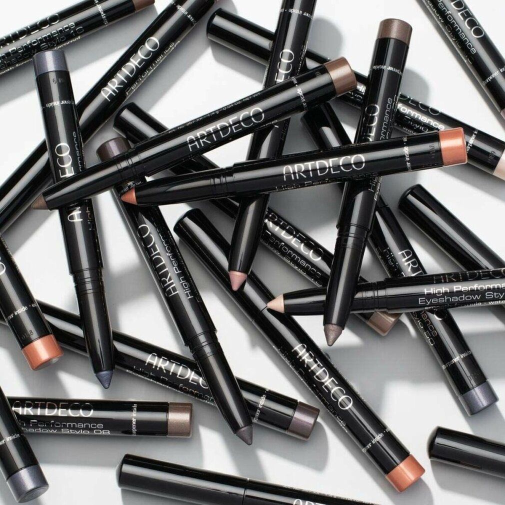 Mehrere Artdeco High Performance Eyeshadow Stylo. Schwarze Stifte mit farbigen Spitzen. Aufschrift: ARTDECO.