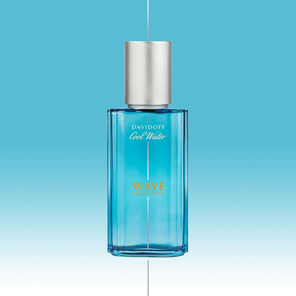 Hellblaues Parfümflakon mit silbernem Deckel. Aufschrift: Davidoff Cool Water Wave. Orangefarbener Schriftzug: WAVE Eau de Toilette.