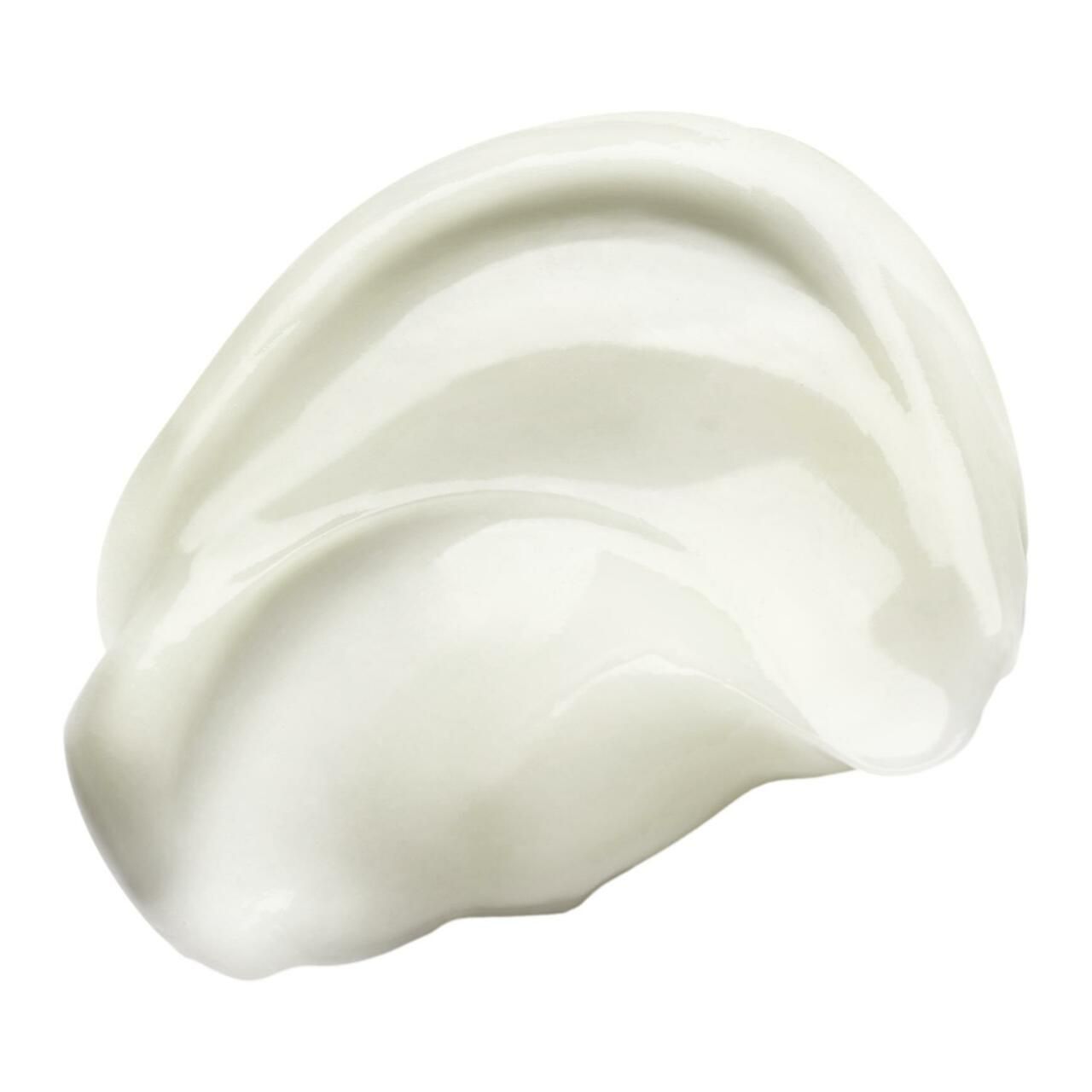 Weißer Conditioner-Klecks auf weißem Hintergrund. Cremige Textur.