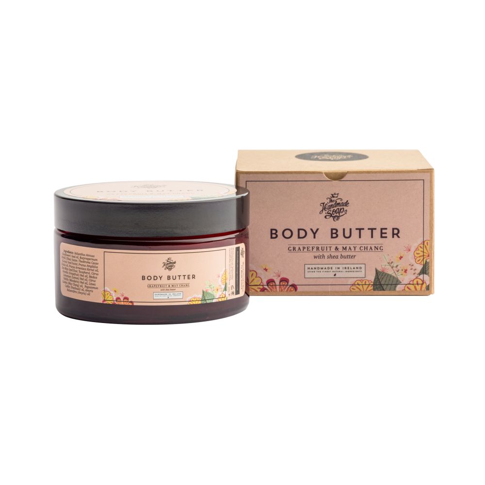 Körperbutter-Tiegel und Karton. Aufschrift: Body Butter Grapefruit & May Chang. Mit Sheabutter. Handmade in Ireland.