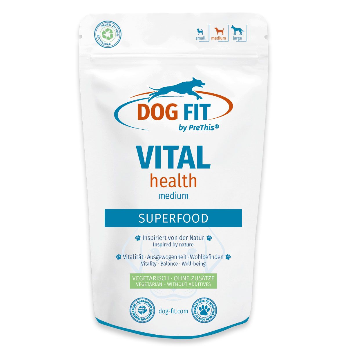 Beutel mit Produktaufdruck. Logo DOG FIT, Schriftzug VITAL health, Superfood. Grün-weiße Verpackung, blaue und rote Akzente.