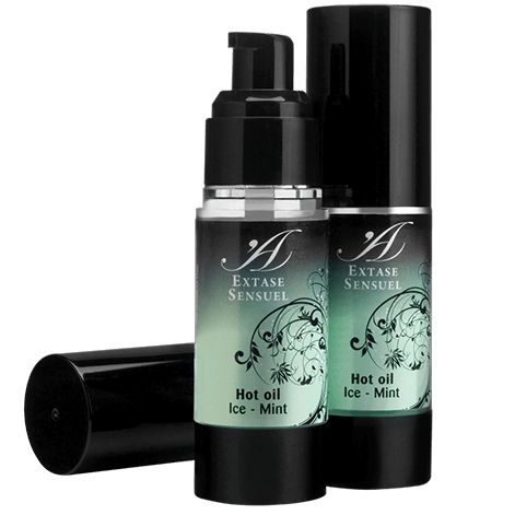Zwei Flaschen mit Pumpspendern, eine liegend. Grüne Flüssigkeit, schwarze Behälter. Beschriftung: Extase Sensuel, Hot oil Ice - Mint.