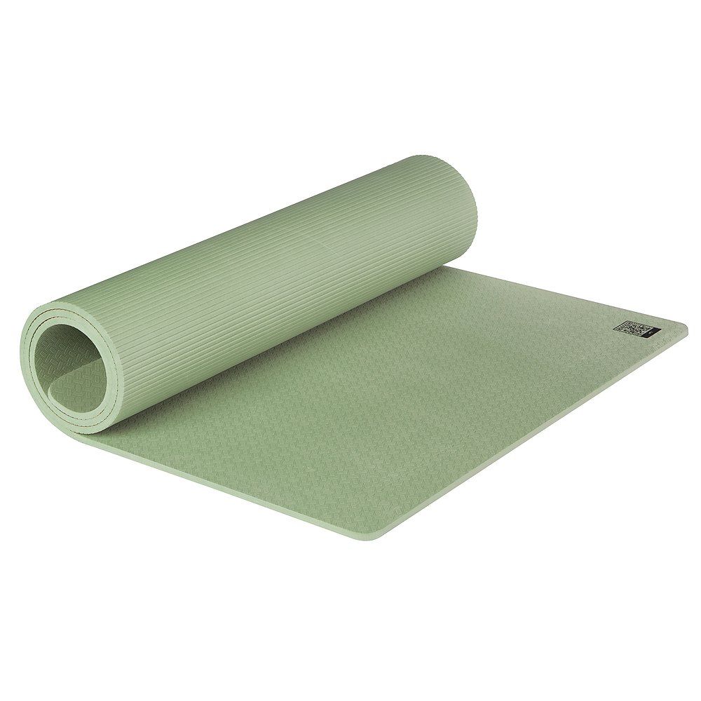 Teilweise ausgerollte grüne Gymnastikmatte. Logos sichtbar.