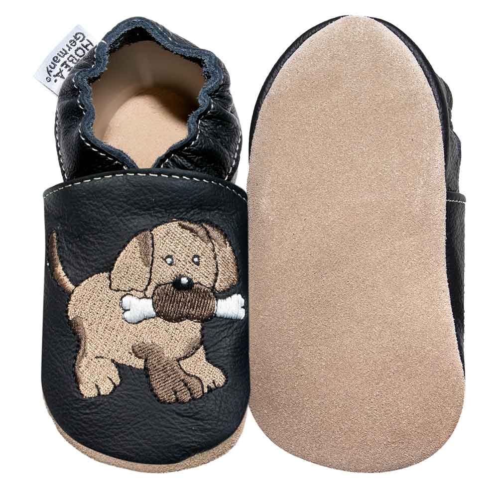 Schwarze Baby-Leder-Schuhe mit Hundemotiv und Knochen. Marke: HOBEA-Germany. Innenfutter beige. Ein Schuh und Sohle, Ansicht von vorne.
